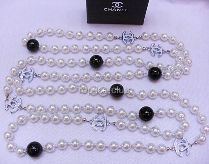 Chanel Black / White Pearl Necklace Replica #2
