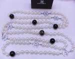 Chanel Black/White Pearl Necklace Replica #2